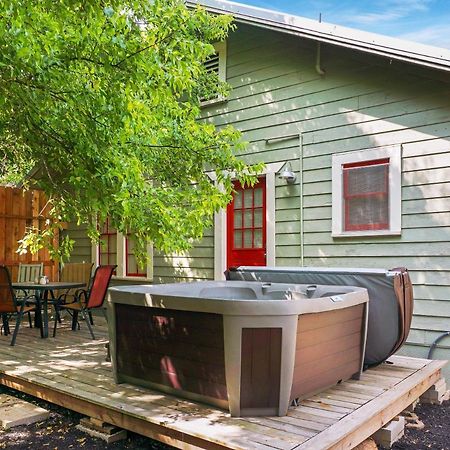Bungalows On The Square- Unit 1 Wimberley Dış mekan fotoğraf